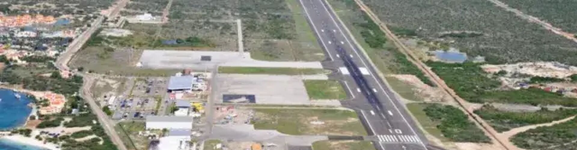 Betonnen poeren voor Bonaire Airport