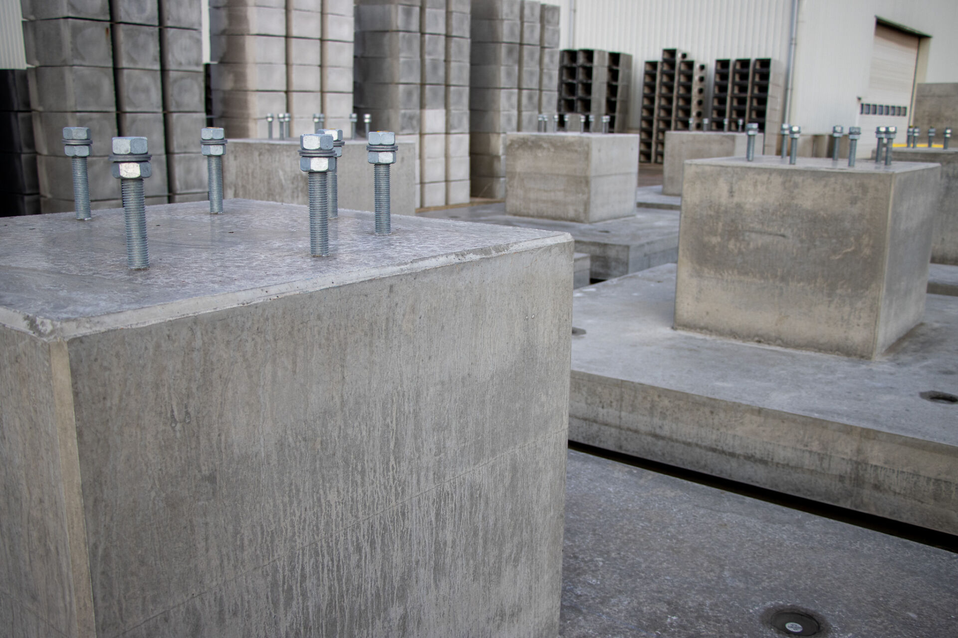 Maatwerk betonpoeren met draadeinden